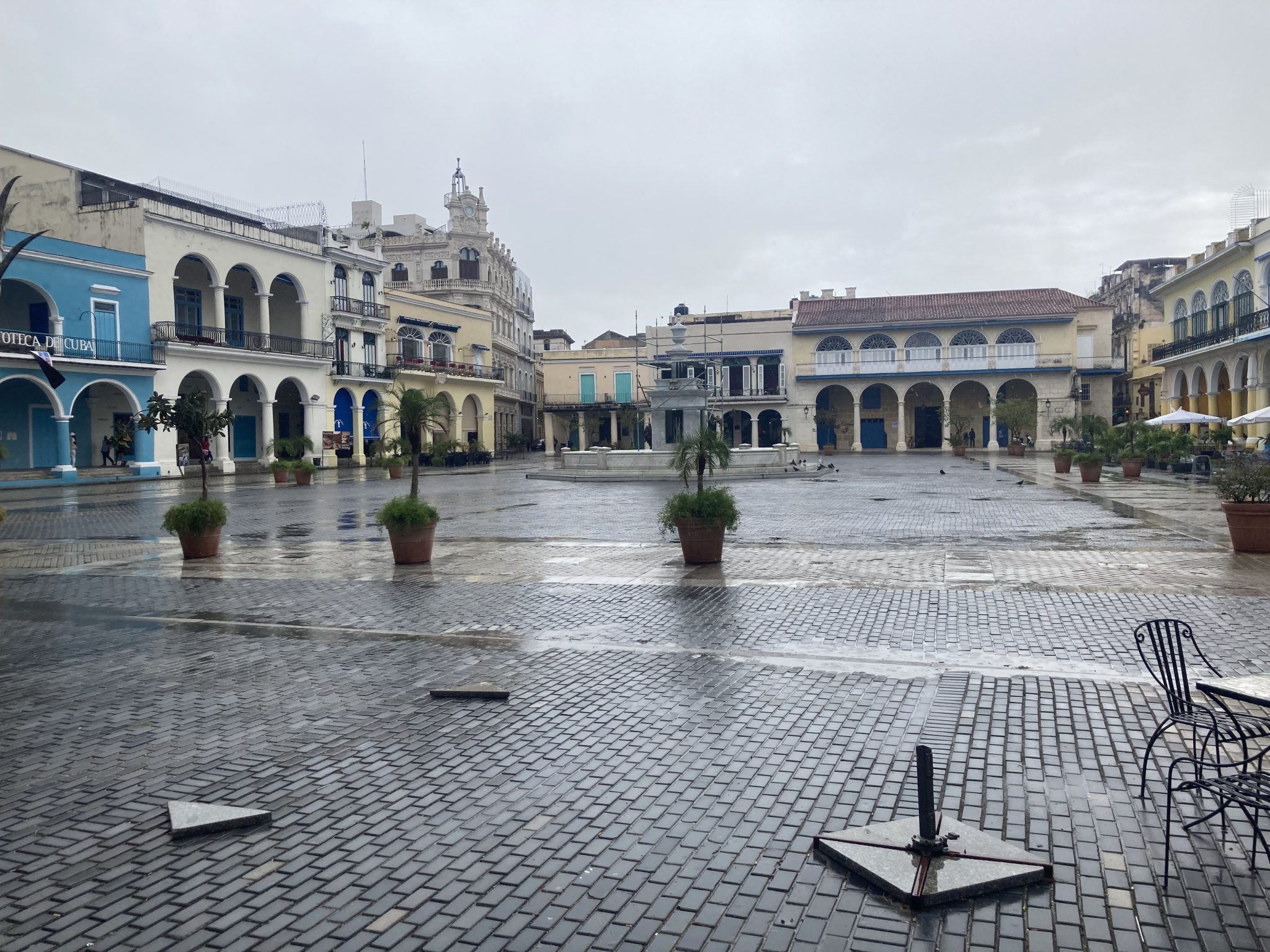 Image of an empty plaza in Havana Cuba